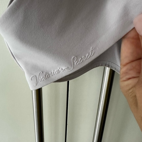 2 bras — Skims and Victoria Secret Bras - 32C - Picture 2 of 8